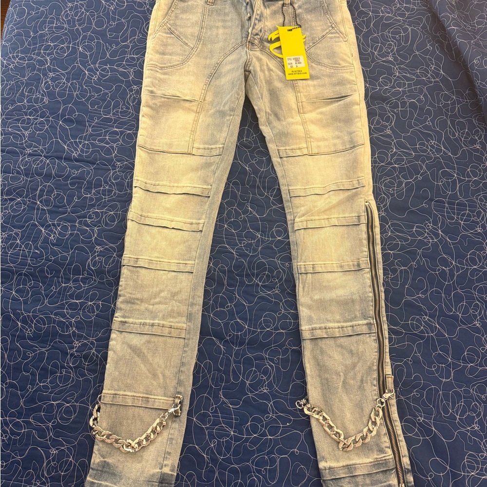 Gifted LA- Men’s paneled front white wash jeans with chains- 34